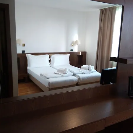 מלון Cavalieri 3*