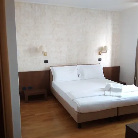 Cavalieri Szálloda 3*