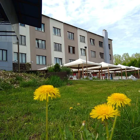 Cavalieri بينيرولو